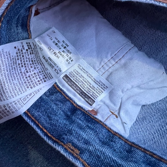LEVIS Blue Jeans - Picture 5 of 5